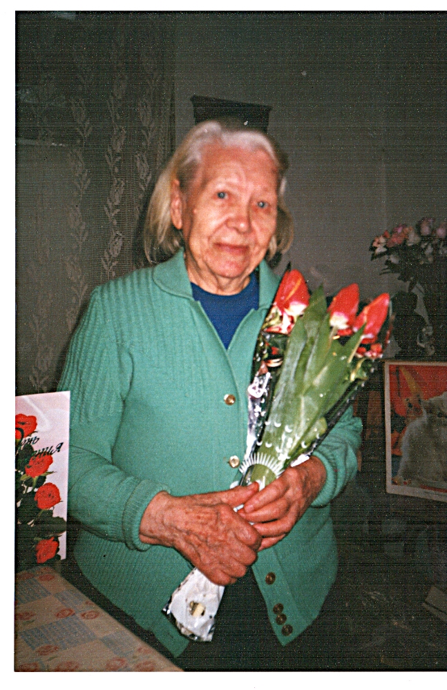 Валентина Иосифовна Бичекродилась в феврале 1912 г. в станице Кагальницкая Ростовской области.